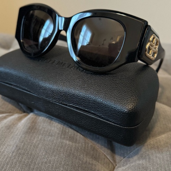 Preowned BALENCIAGA BB0070S 006 SUNGLASSES Good Condition - Picture 7 of 14